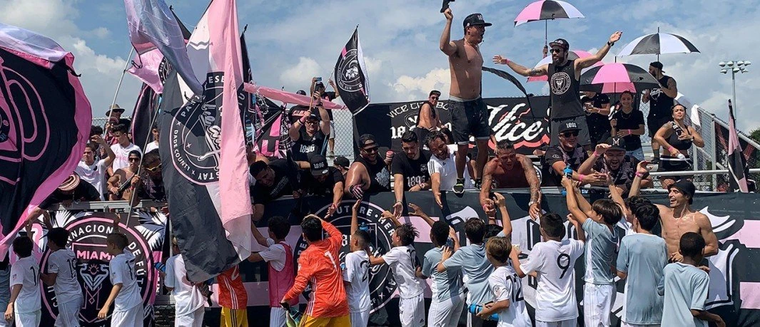 miami-academy-fans.jpg