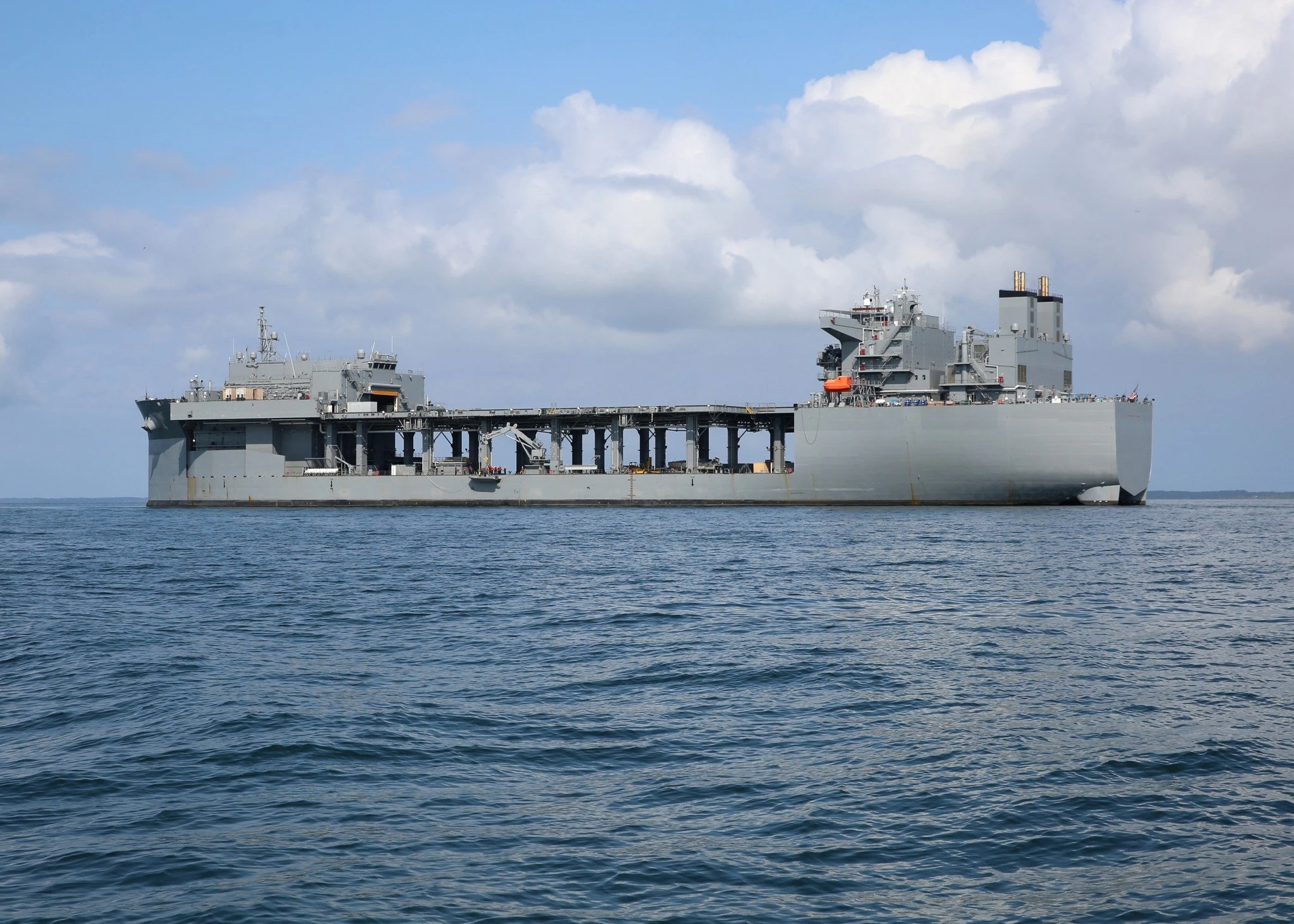 usns-hershel-woody-williams-t-esb-4-at-anchor-in-the-chesapeake-bay-on-15-september-2019-190915-n-oh262-0709.jpg