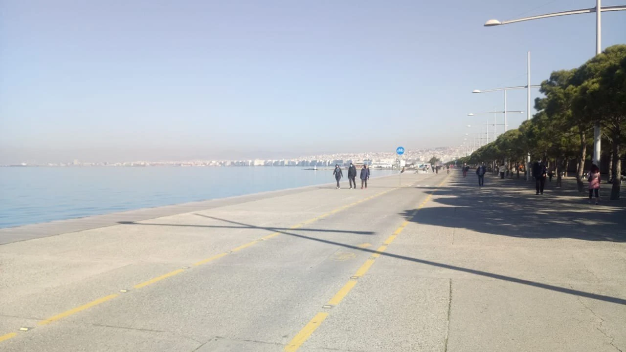 thessaloniki-lockdown-paralia-2.jpg