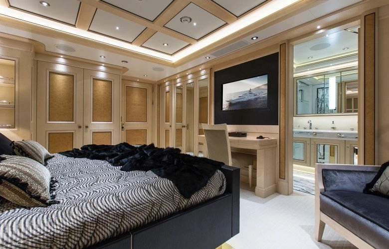 yacht-putin-bedroom.jpg