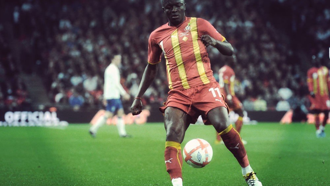 Μοίρασε χρήματα σε φτωχούς ο Μουντάρι (video)