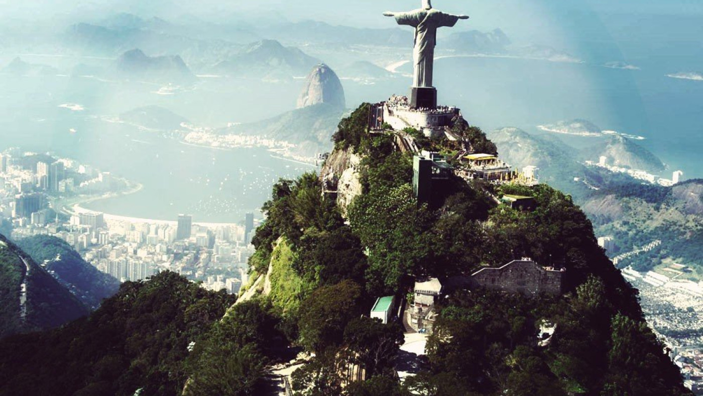 Στο άγαλμα του Χριστού η φανέλα της Ιταλίας