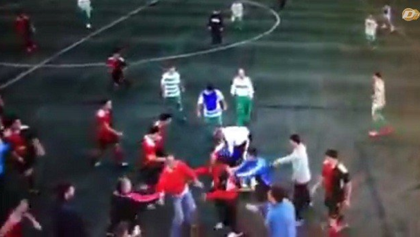 Ξύλο σε αγώνα Νέων στην Ισπανία (video)