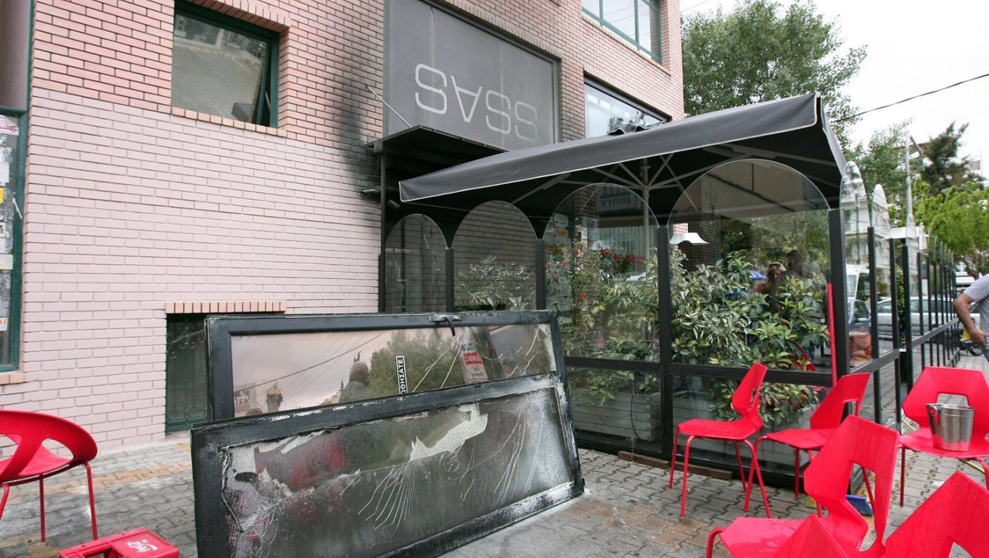 «Κάψτε το μαγαζί του Τζαβέλλα»