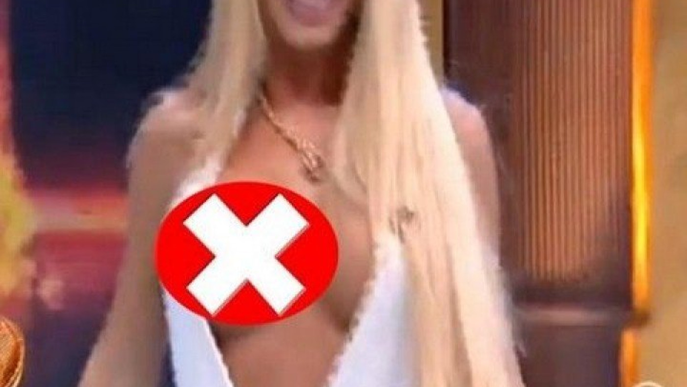 Κουκλάρα ξανθιά ξέχασε πως δεν φοράει σουτιέν! (video)