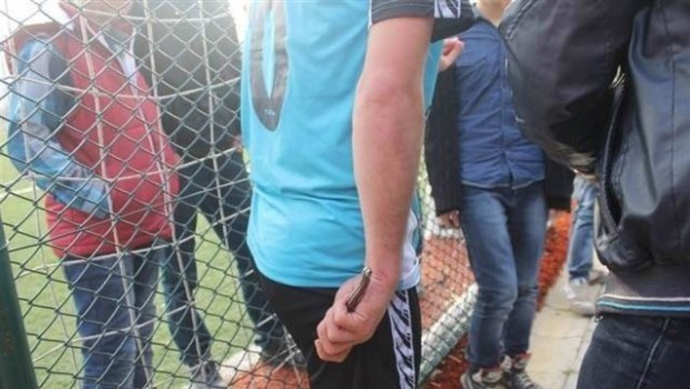 Τον απέβαλε και... έβγαλε μαχαίρι! (video)