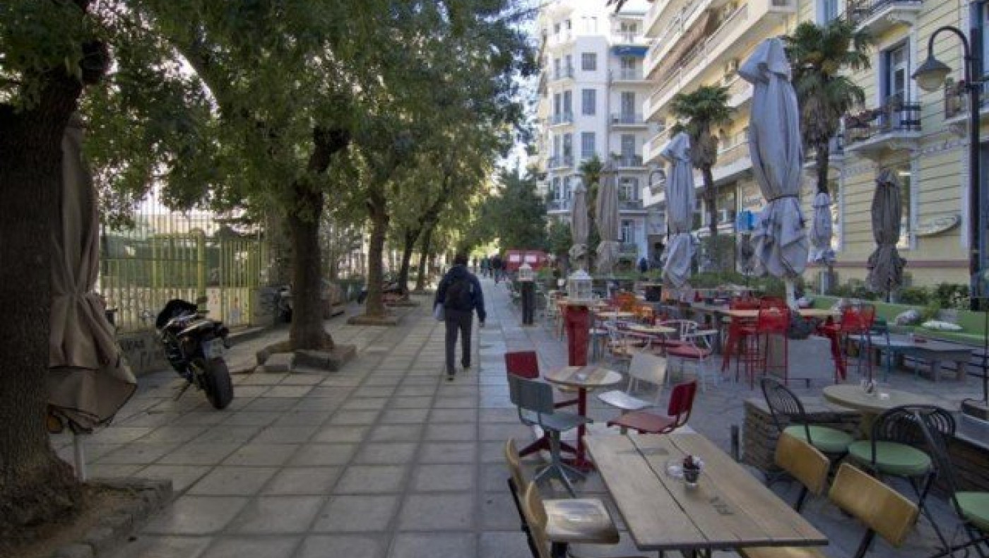 Επιχείρηση για παράνομα τραπεζοκαθίσματα στον πεζόδρομο της Ικτίνου