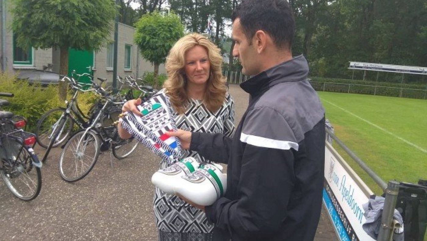 Αναμνηστικά στον ΠΑΟΚ από το αθλητικό κέντρο του Απελντοορν (vid)