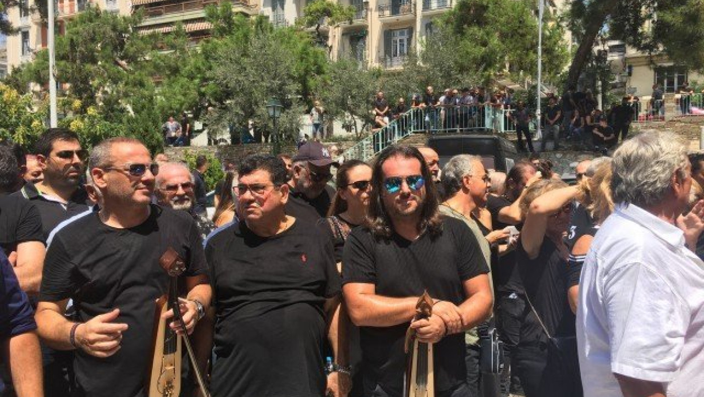 Συγκίνηση και ύστατο χαίρε με ποντιακά στον Γιώργο Ποζίδη (vids)