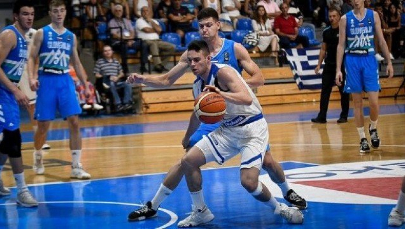 Εκτός μεταλλίων                      η Εθνική Εφήβων