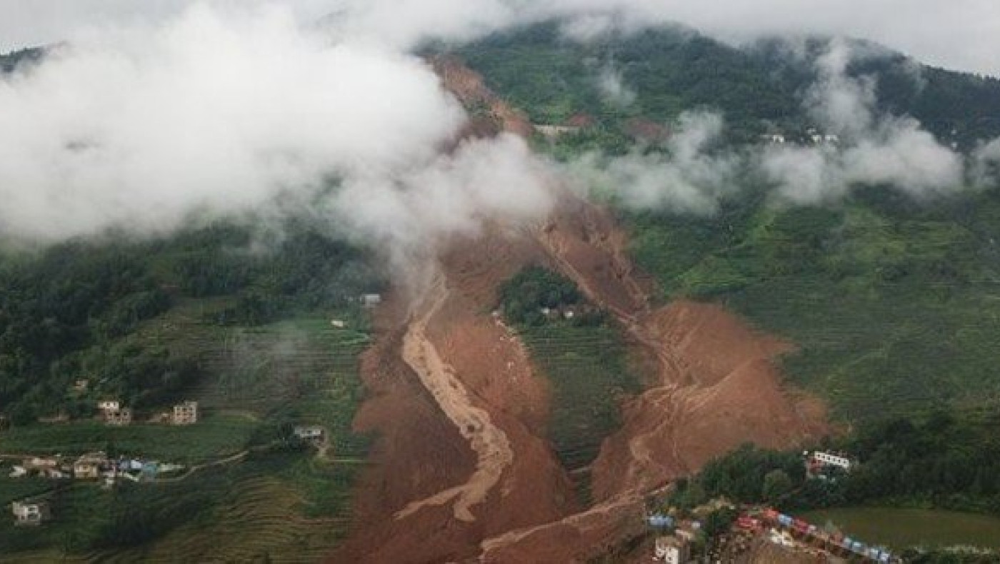 Τουλάχιστον                            20 νεκροί εξαιτίας κατολίσθησης