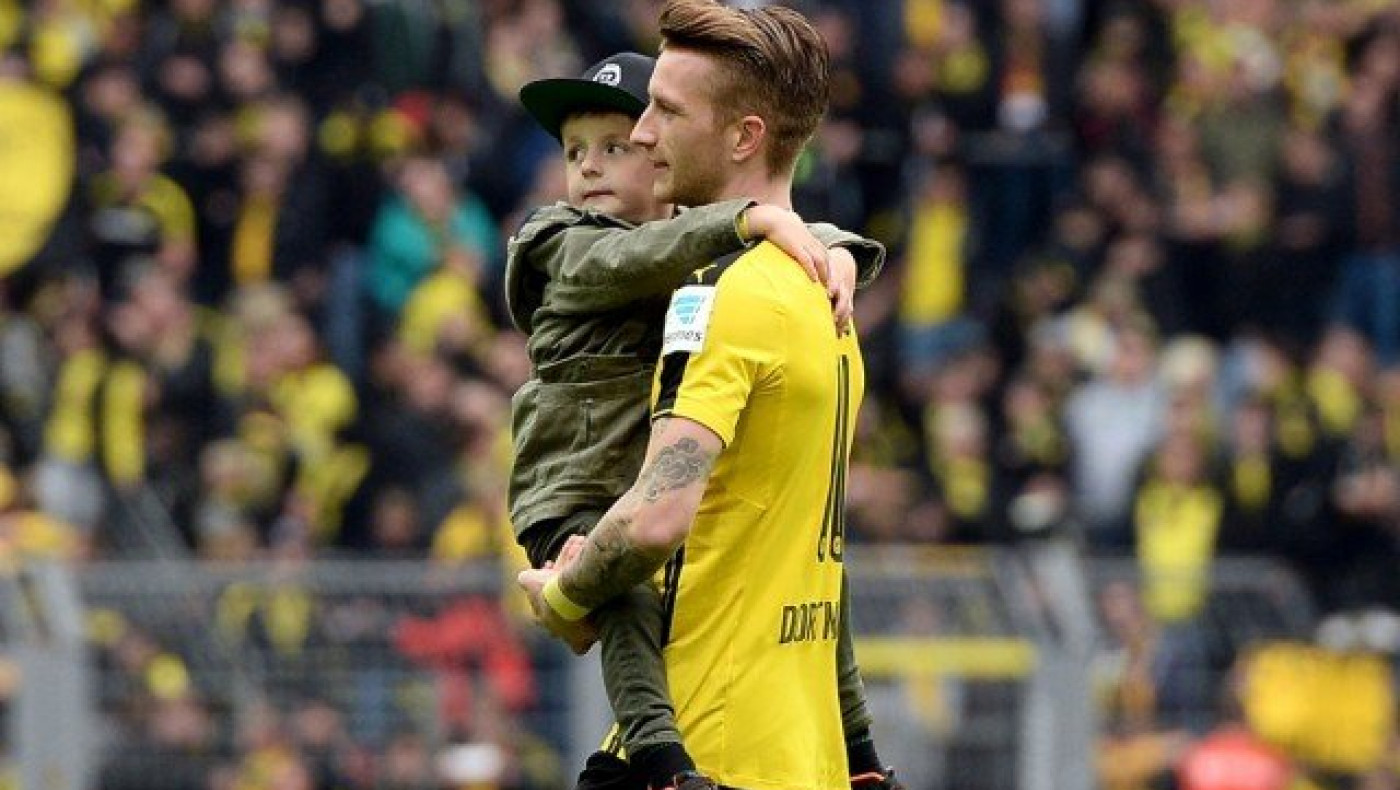 Ο Μάρκο Ρόις      έδωσε χαρά σε μικρό παιδί παίζοντας μαζί του