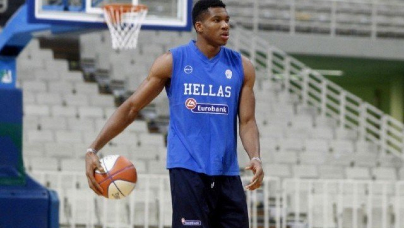 Με τη γυμνάστρια των Μπακς στην Εθνική ο Αντετοκούνμπο!