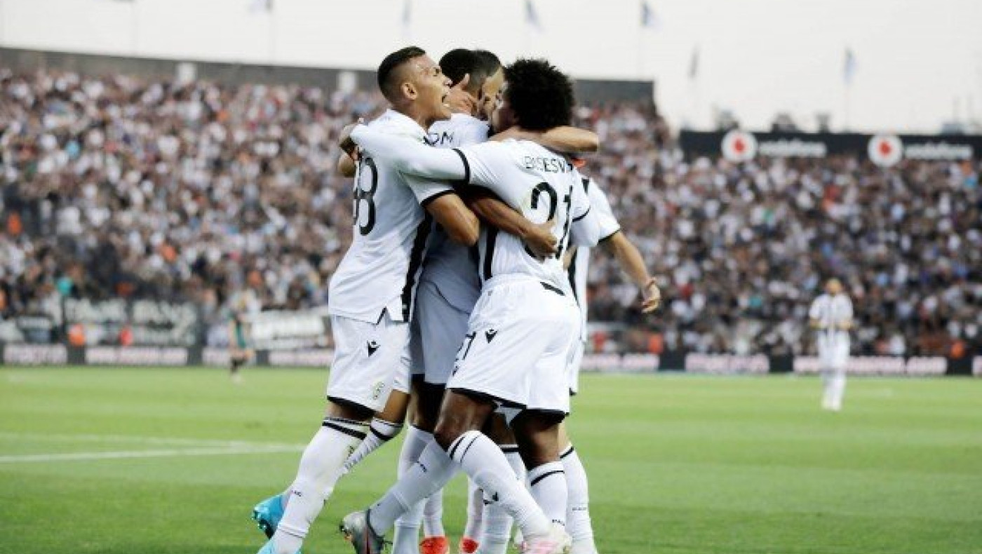 Δέος μόνο                                 για τον Κρόιφ