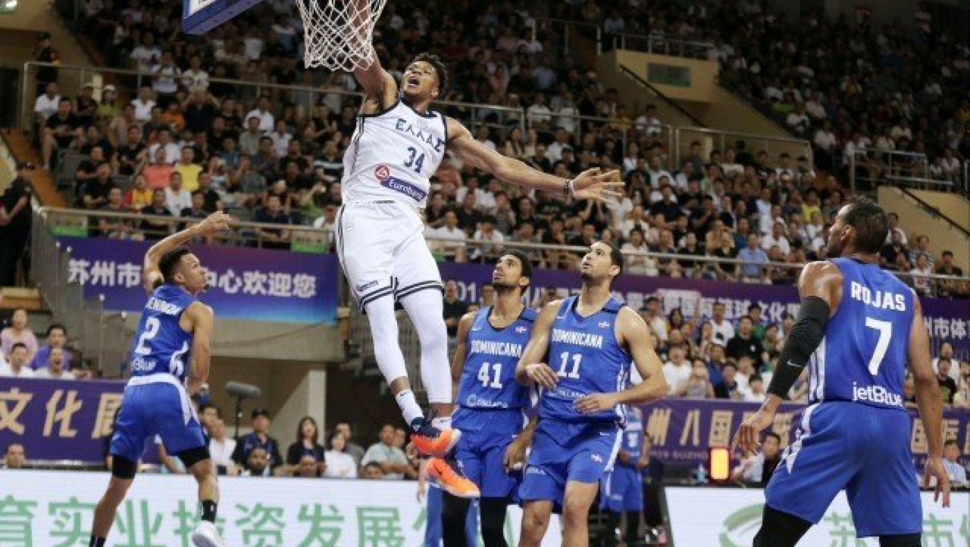 «Ελλάδα», το νέο παπούτσι του Γιάννη Αντετοκούνμπο (vid)