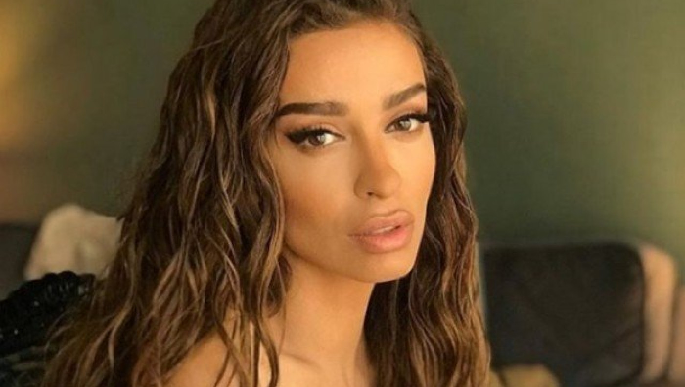 Η Φουρέιρα κολάζει σε φωτογράφιση της       με μαγιό!