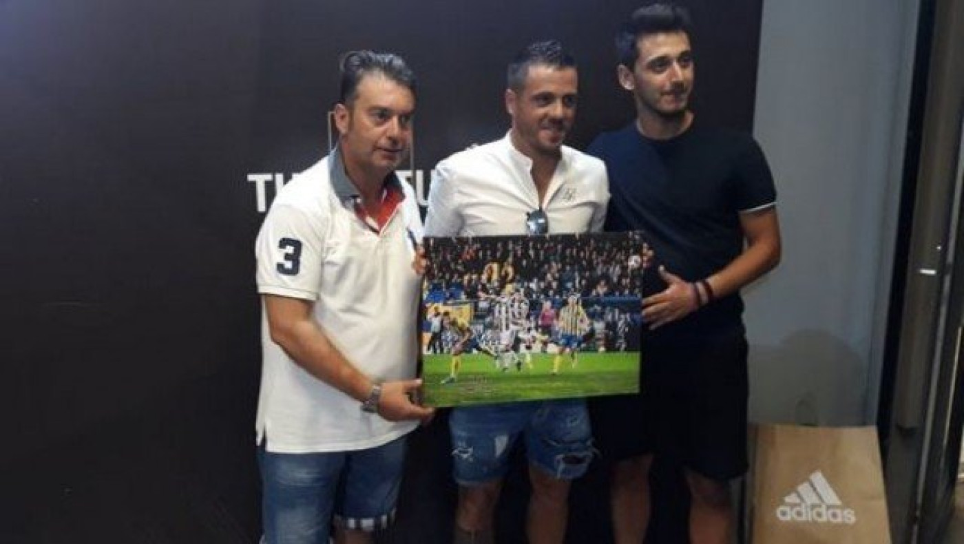 Δώρο στον Βιεϊρίνια ένα κάδρο με την γκολάρα στο Αγρίνιο