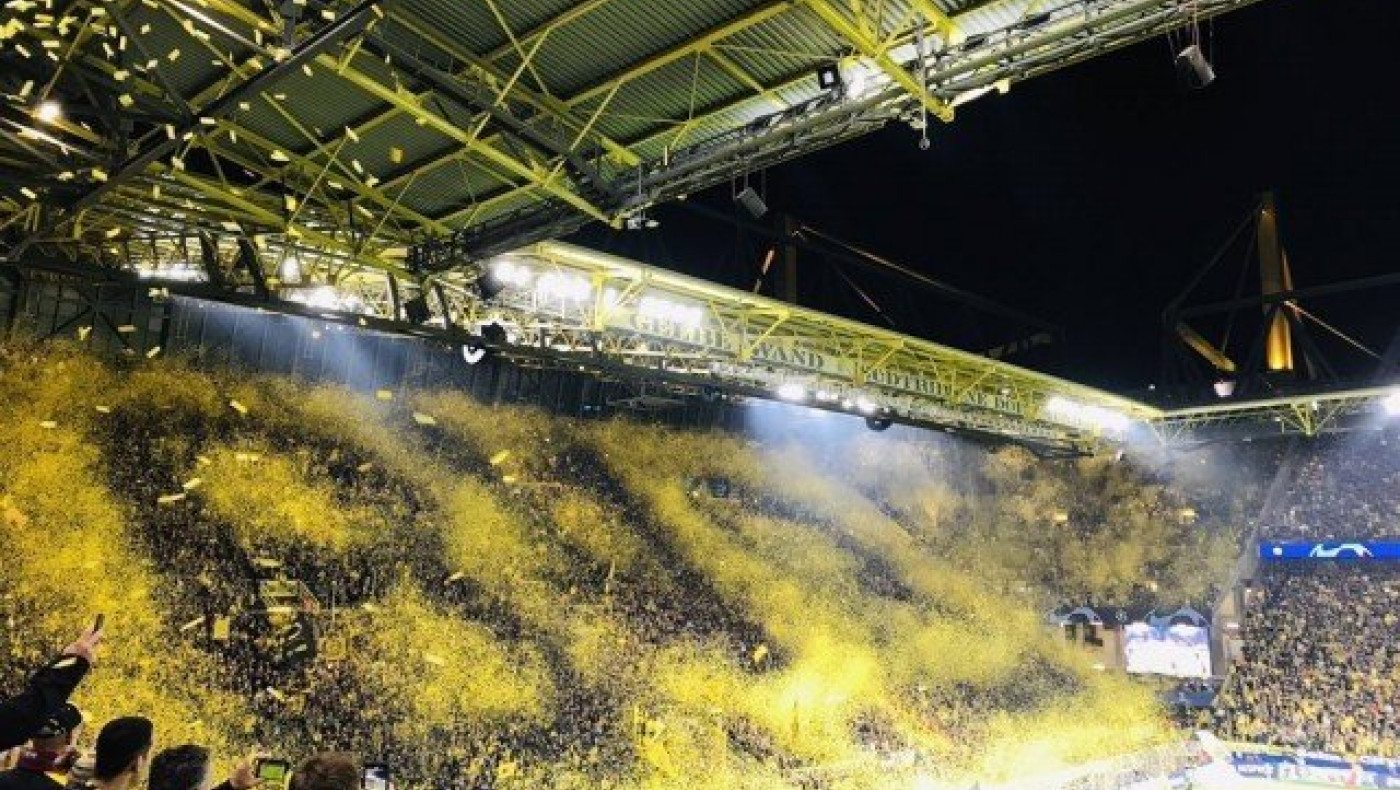 Εκπληκτικό κορεό στο «Κίτρινο Τείχος» της Ντόρτμουντ (pics/vids)