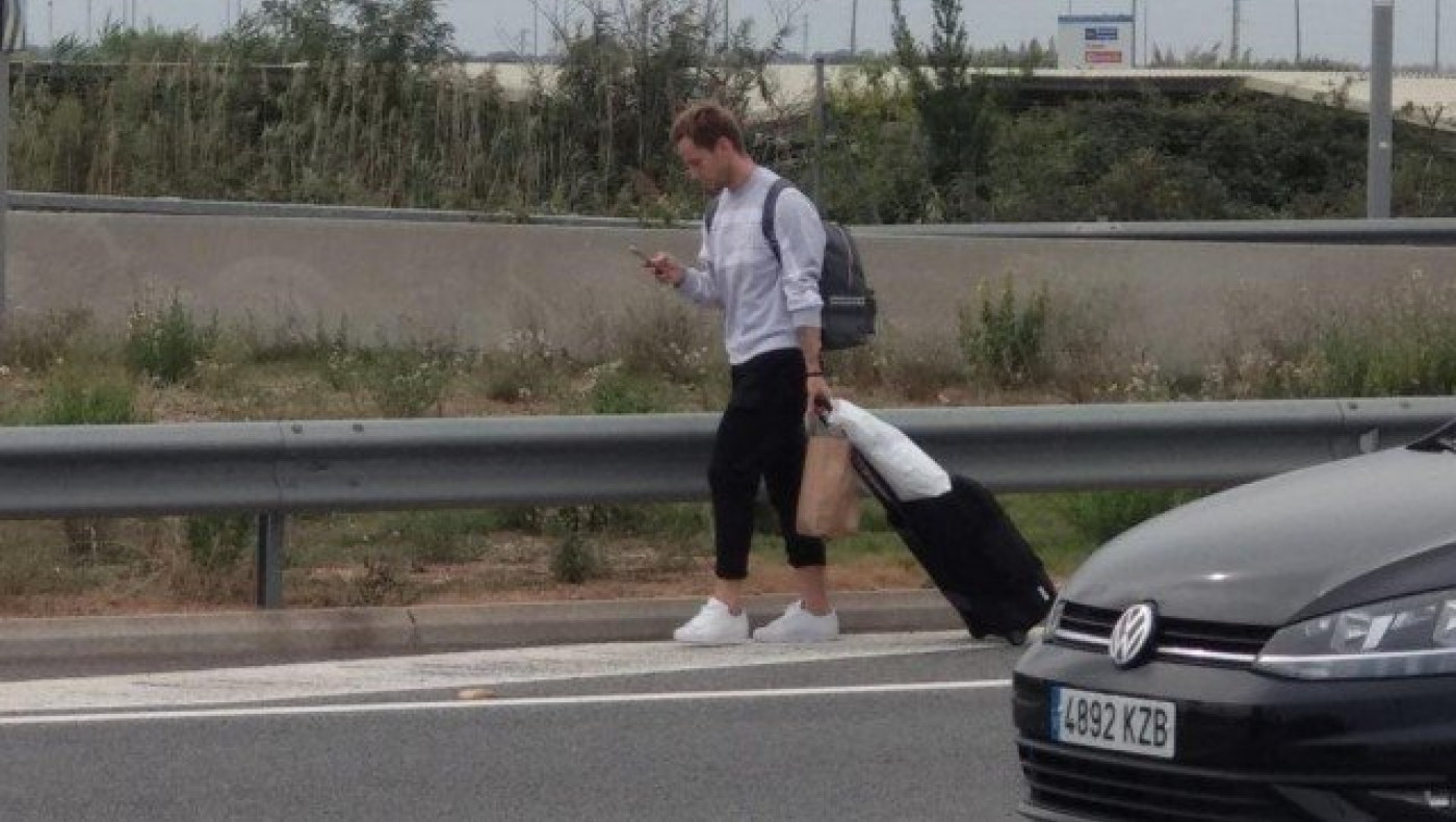 Ο Ράκιτιτς έφυγε από το αεροδρόμιο της Βαρκελώνης με τα πόδια! (Pics)