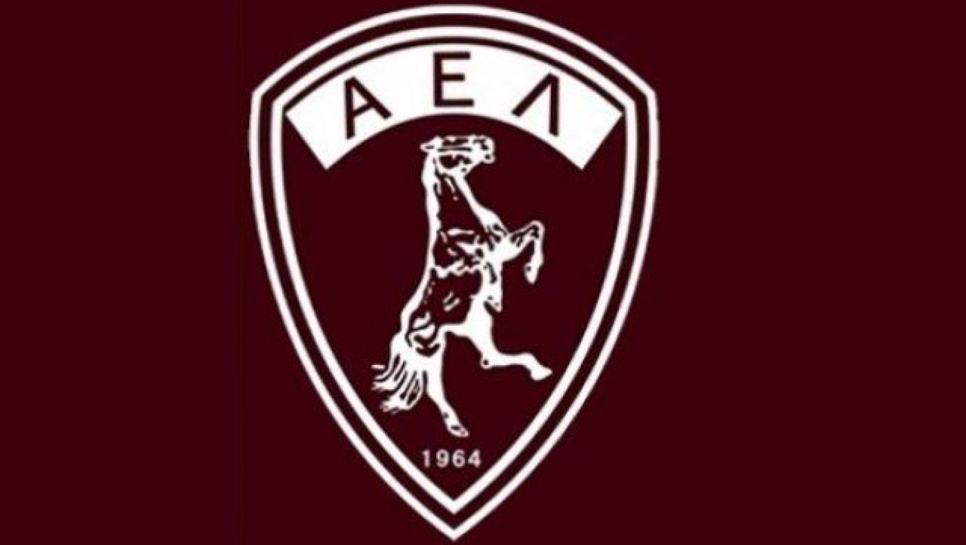 ΦΩΝΑΖΕΙ για πέναλτι             στον Ουάρντα η Λάρισα!