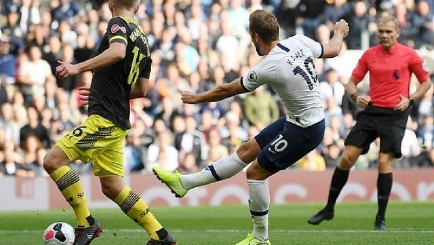 Δύσκολη νίκη με δέκα η Τότεναμ, ματσάρα στο «Βίλα Παρκ»