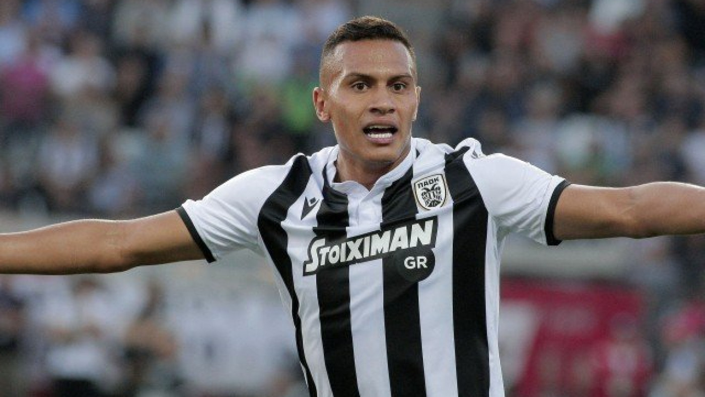 Ψάχνει τον...       εαυτό     του         ο Λέο Ζαμπά