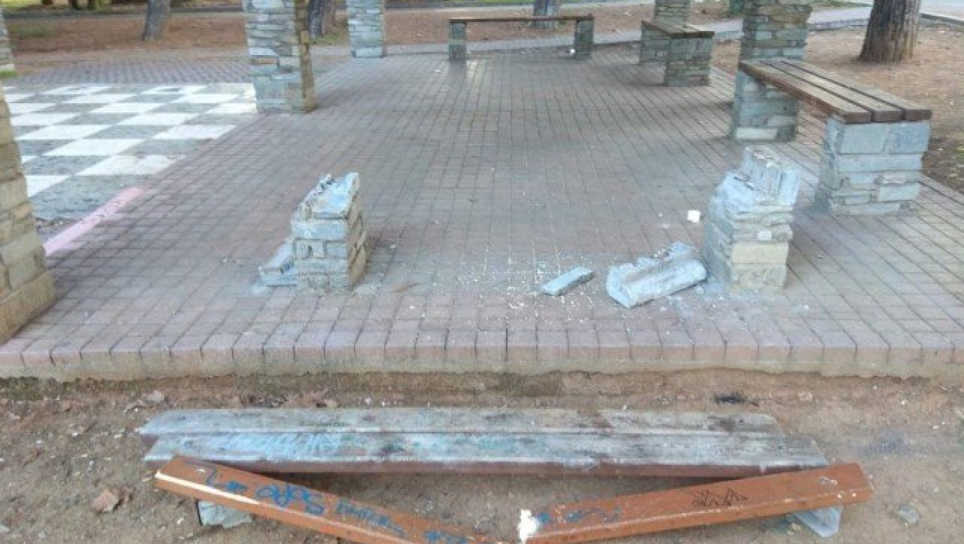 Βανδαλισμών συνέχεια στο πάρκο Καρατάσιου- Αντιδρά ο Δήμος Παύλου Μελά