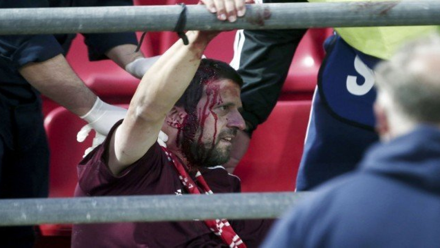 ΑΠΟΛΥΤΗ ΞΕΦΤΙΛΑ: Κάφροι διέκοψαν τον αγώνα Ολυμπιακός-Μπάγερν Κ19(vds)