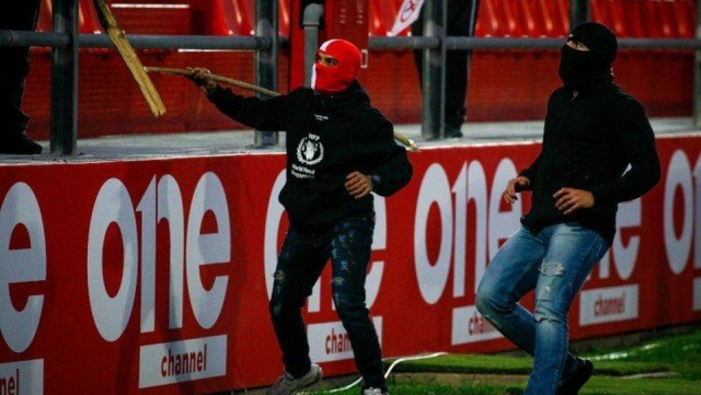 Άρχισε             το θεαματικό ερυθρόλευκο ξεγύμνωμα