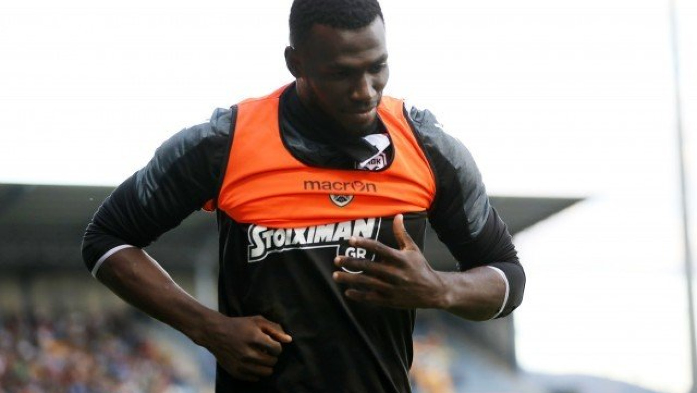 Η υπόκλιση του Εσίτι     στον αρχηγό Βιεϊρίνια! (Pic)