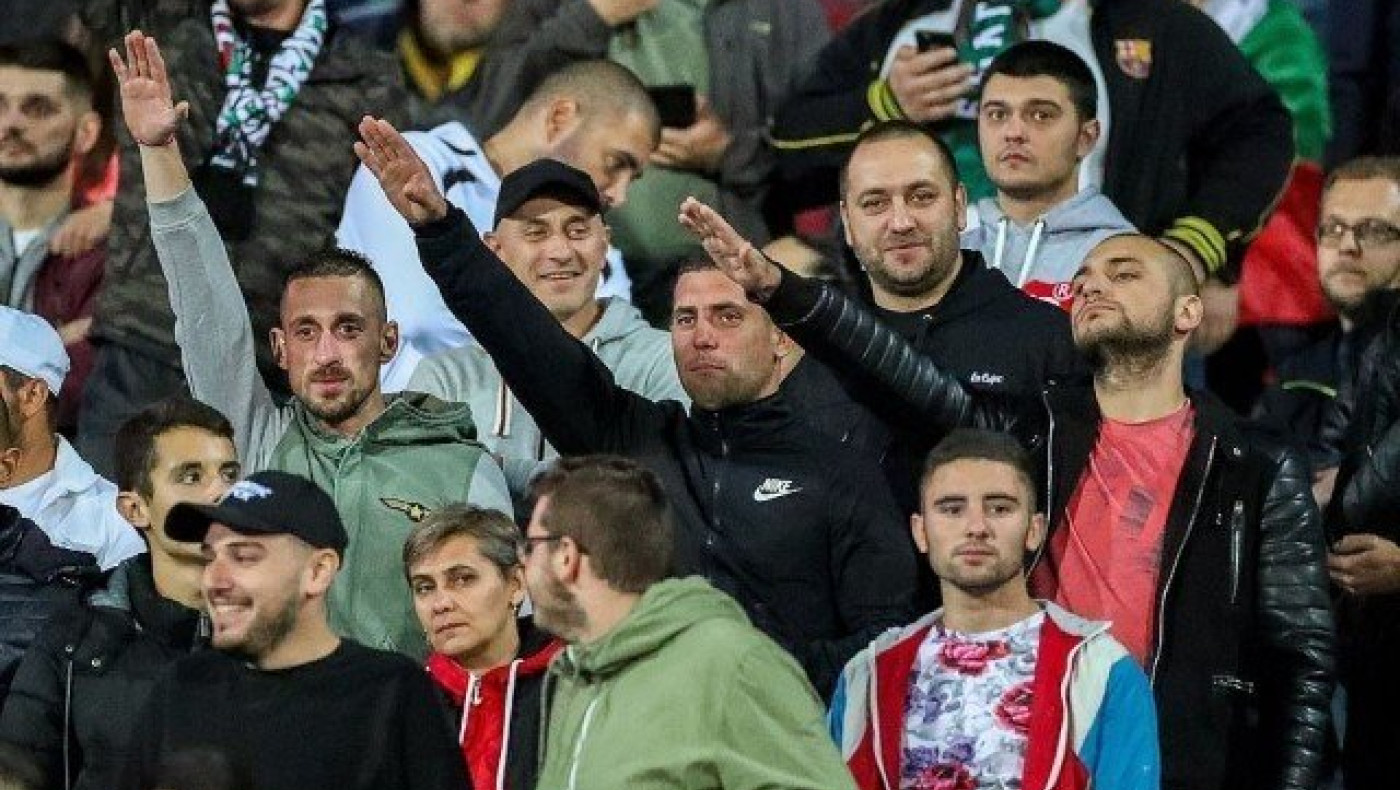 Ναζιστικοί χαιρετισμοί και ρατσιστική συμπεριφορά από τους Βούλγαρους