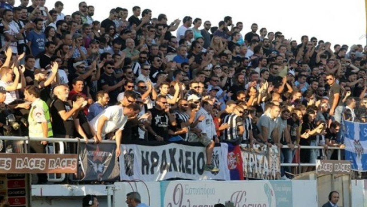 Κερκίδα έξω από το «Γεντί Κουλέ» από τους ΠΑΟΚτσήδες