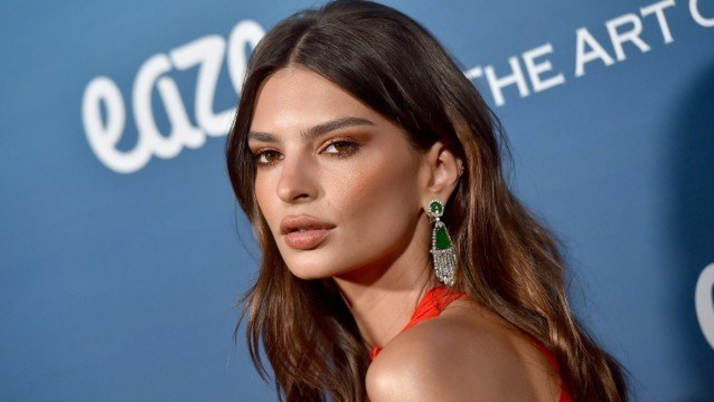Η Emily Ratajkowski πήγε για φαγητό χωρίς σουτιέν και είχαμε «θύματα»!