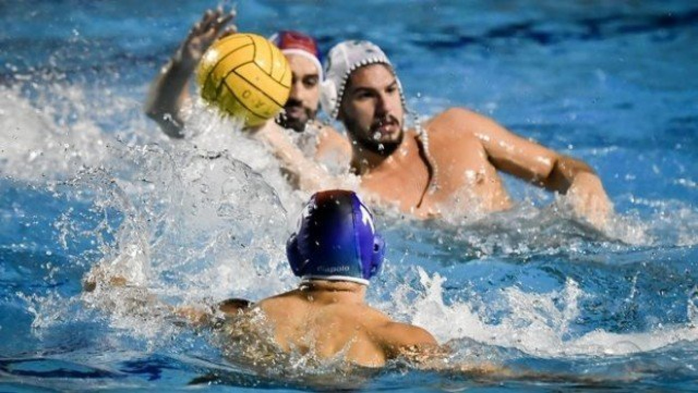 Οπαδοί του Παναθηναϊκού πήγαν να πετάξουν τον διαιτητή στην πισίνα!