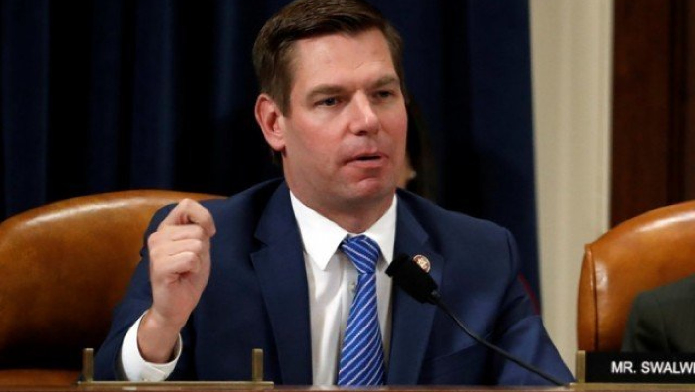 Πολιτικός αερίστηκε ζωντανά στην τηλεόραση και έγινε viral (video)