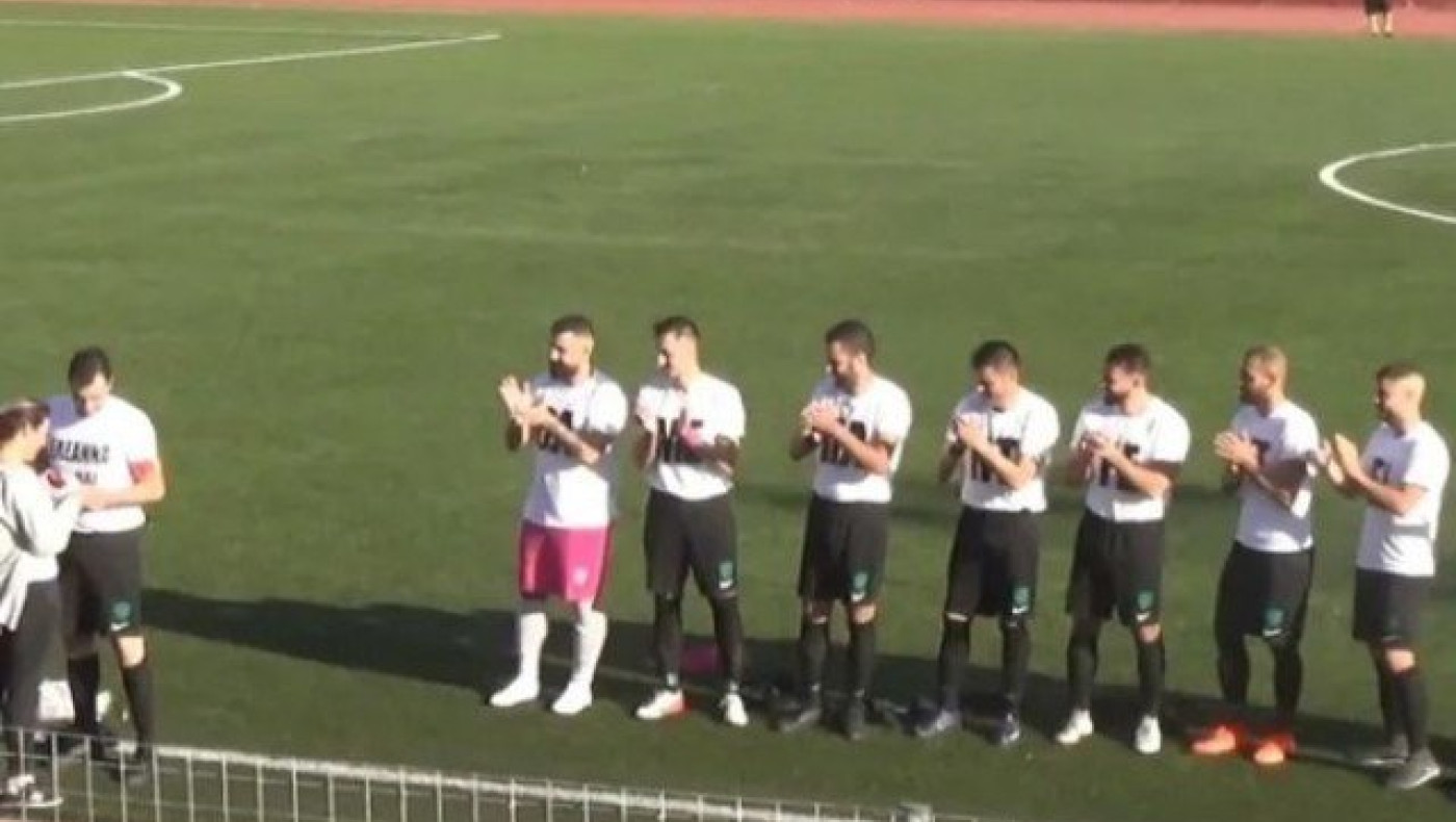 Χίος: Εκπληκτική πρόταση γάμου από ολόκληρη 11άδα (vid)