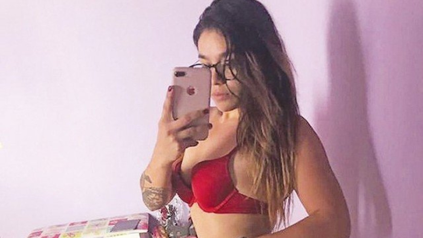 Θρίλερ με γνωστό μοντέλο: Άγνωστος την μαχαίρωσε και την πυροβόλησε