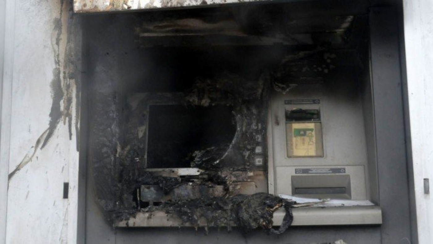 Θεσσαλονίκη: Μπαράζ εμπρηστικών επιθέσεων τα ξημερώματα