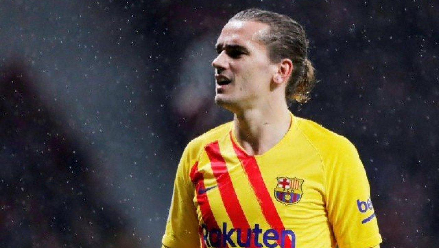 Η περίεργη χειρονομία του Γκριζμάν στην επιστροφή του στη Μαδρίτη (v)