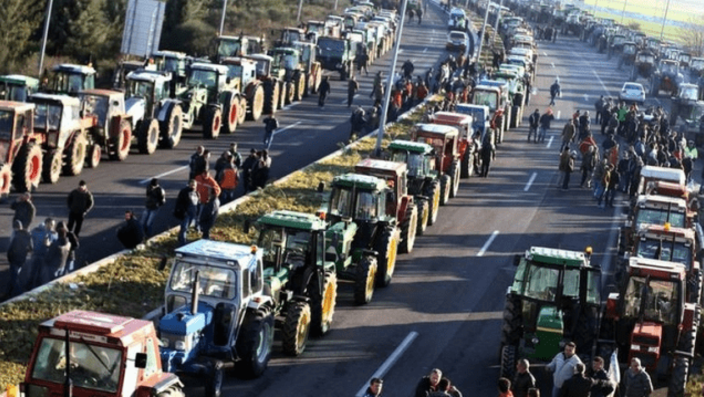 Στους        δρόμους και πάλι οι αγρότες από την Τετάρτη