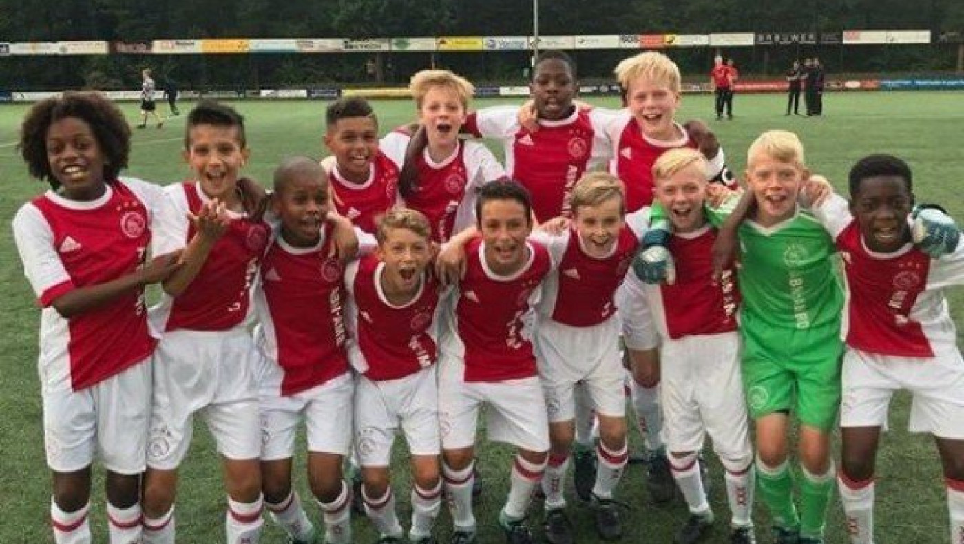 ΤΡΟΜΟΣ: 50 γκολ από την Κ12 του Αγιαξ στην αντίστοιχη της Μάαστριχτ!