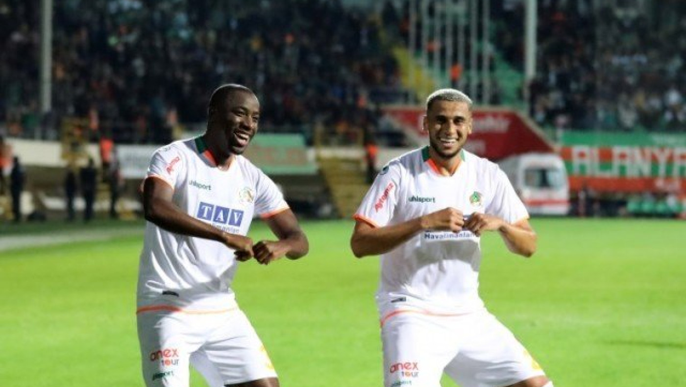 ΕΚΠΛΗΚΤΙΚΟ: Χατ-τρικ ο Τζάλμα Κάμπος          (vid)