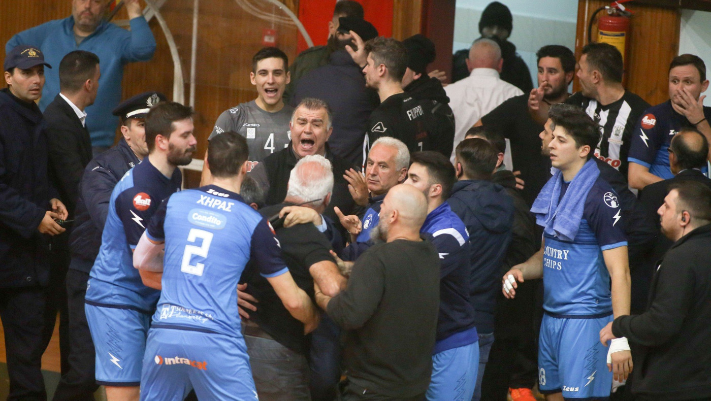 Χαμός στη Μίκρα και διακοπή του ντέρμπι Ηρακλής-ΠΑΟΚ