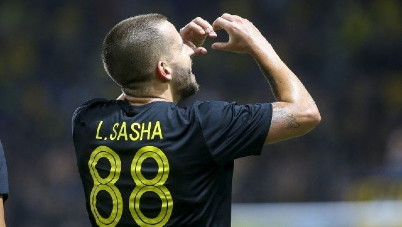 Η... χριστουγεννιάτικη πρόταση γάμου του Λούκας Σάσα (pic)