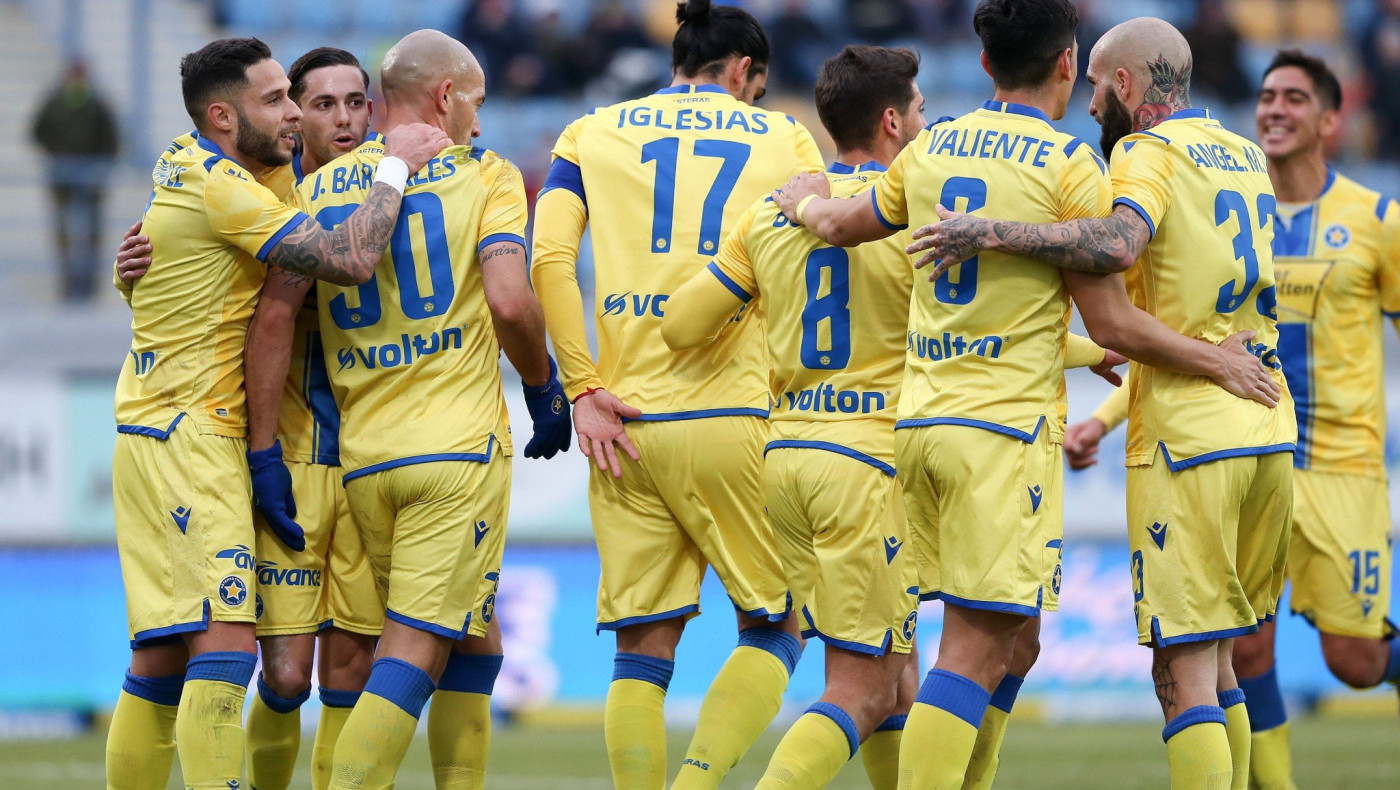 Ο Μπαράλες πήρε από το χέρι τον Αστέρα και του έδωσε βαθιά ανάσα!