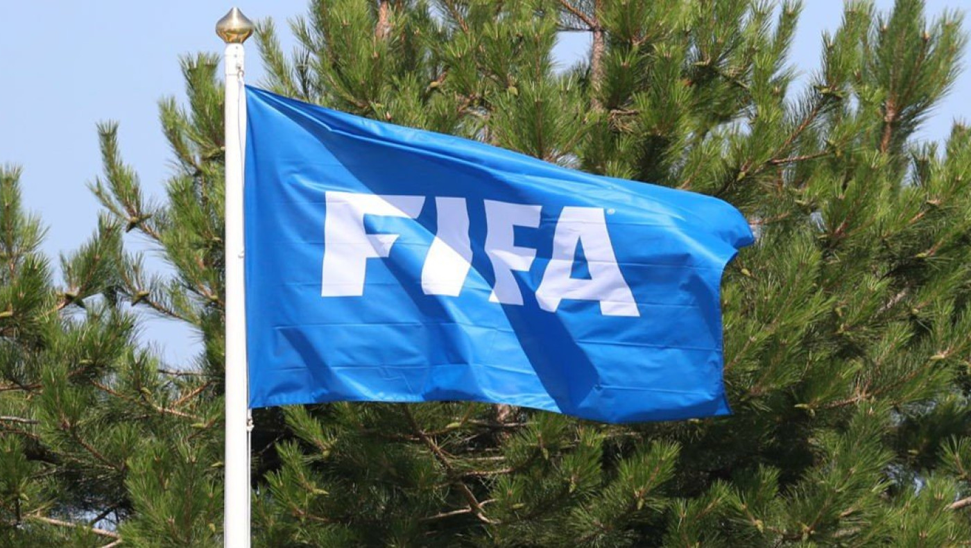 Οταν ζητάς το «σωσίβιο» της ΦΙΦΑ, πετάς την μπάλα στην κερκίδα