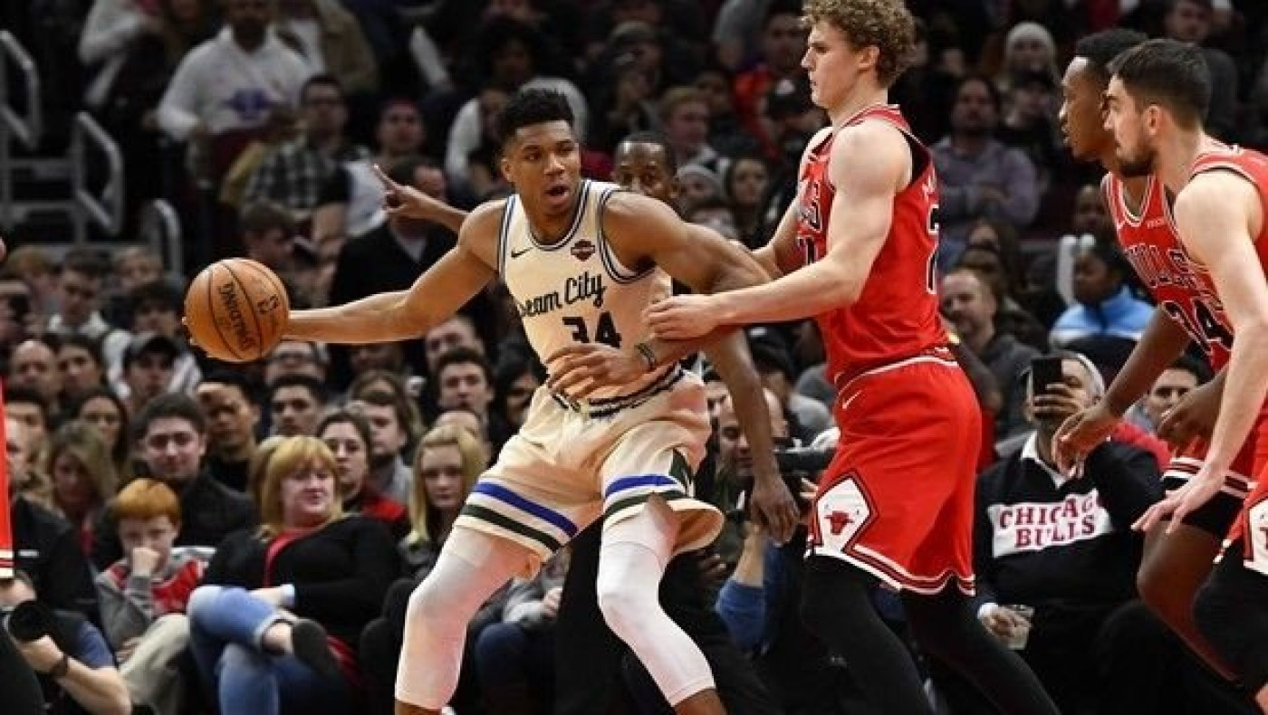 Νταμπλ-νταμπλ Γιάννη Αντετοκούνμπο και κάρφωμα που άφησε άφωνο τον Θανάση!