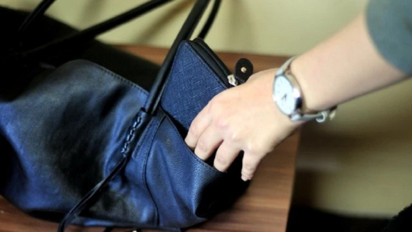 Θεσσαλονίκη: Έκλεψαν τσαντάκι με 5.000 ευρώ από κατάστημα