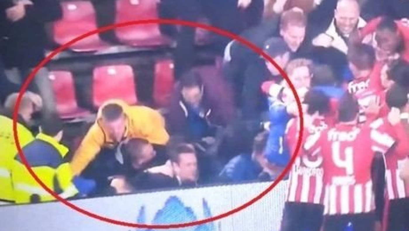 Κατέρρευσε κιγκλίδωμα σε γήπεδο στην Ολλανδία