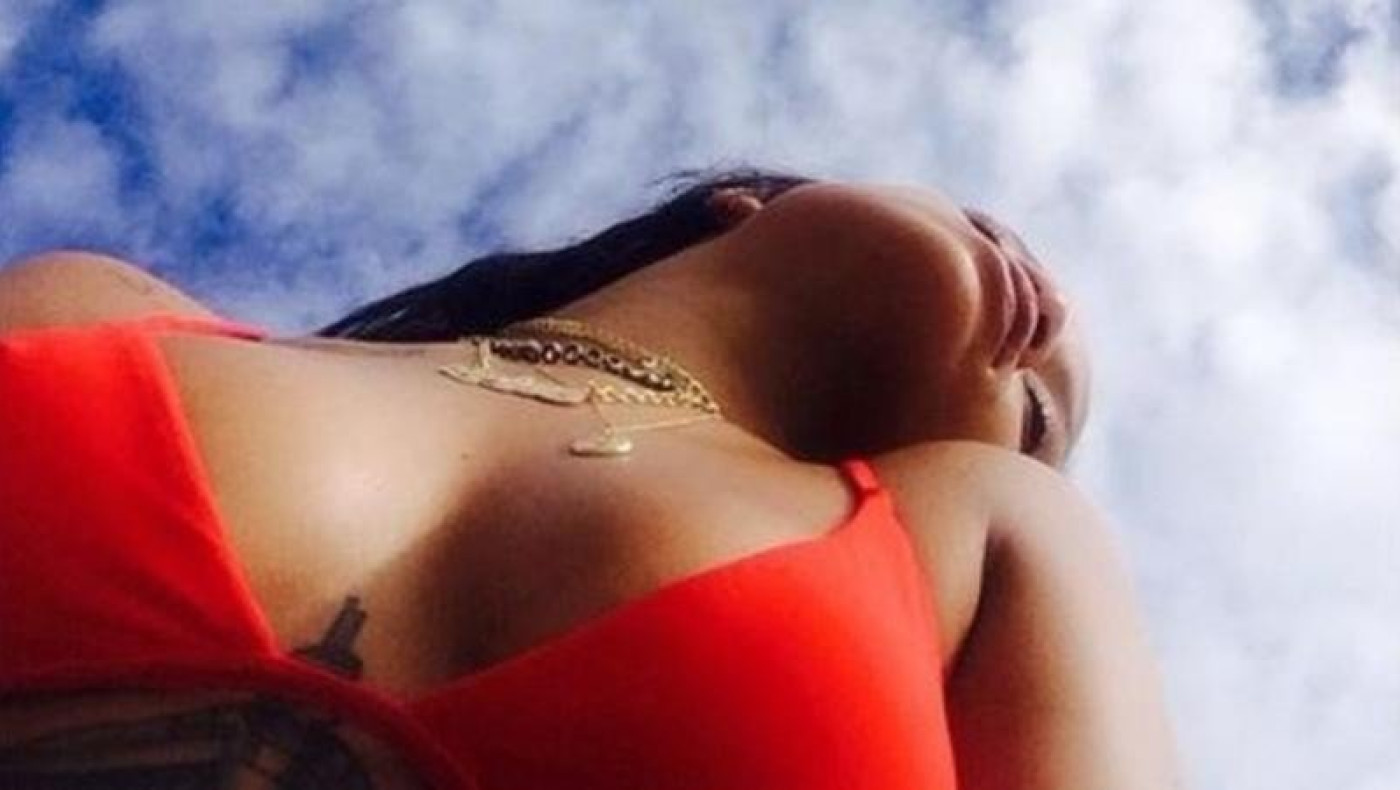 Η Ριάνα, το Instagram και το καυτό κόκκινο μπικίνι (pics)
